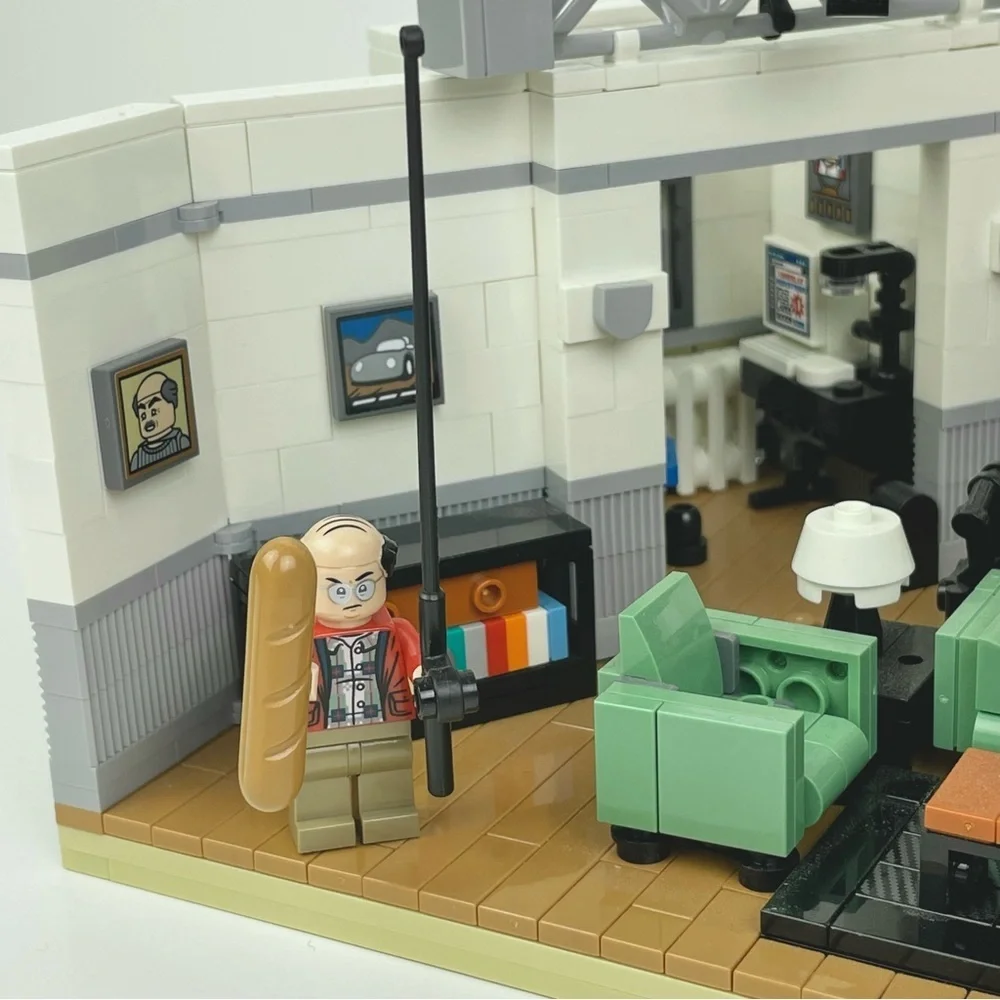 LEGO Ideas Seinfeld 21328 Building Kit Collectible Display Model Complete No Box